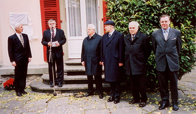 На фото: И. Сотуленко, В. Масол, Н. Азаров, Л. Кравчук, Е. Бершеда Берн, 2003 г.