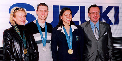 На фото: И. Кравец, Д. Силантьев, Я. Клочкова, И. Сотуленко  Киев, 2000 г.