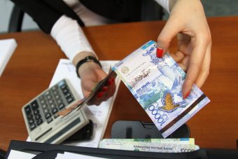 В уряді Казахстану обговорили підвищення зарплат депутатів, військових і поліції