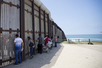 Трамп настаивает на строительстве стены на границе с Мексикой