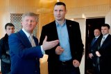 Кияни залишаються без гарячої води через борги компанії Ахметова &mdash; Кличко