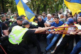 Под АП подрались сторонники Саакашвили