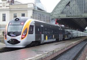 «Укрзализныця» отказывается компенсировать пассажирам стоимость проезда в случаях поломки поездов Hyundai