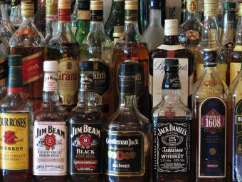 Міндоходів пропонує посилити відповідальність продавців алкоголю
