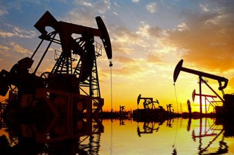 Цены на нефть снижаются после рекордного роста накануне