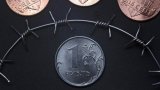 Курс рубля продовжує падати, Росія