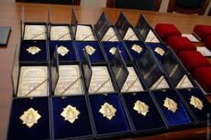 В.Янукович роздає державні нагороди з нагоди Дня Конституції народним депутатам, які зверталися до Польського Сейму про визнання геноциду польського народу