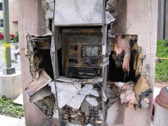 У передмісті Харкова грабіжники підірвали банкомат