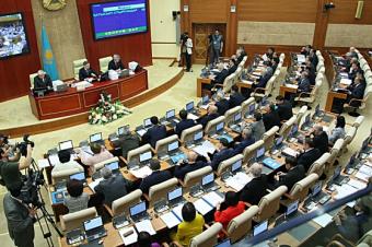 Мажилис проголосовал за запрет самовыдвижения в кандидаты на пост президента