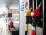 Нафтовики вирішили отримати ще більше за стримування цін на бензин