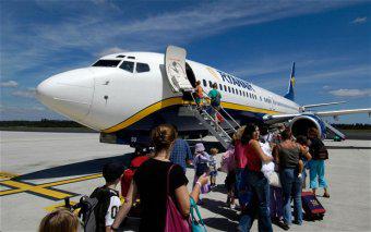 Ryanair призупинив продаж квитків в Україну