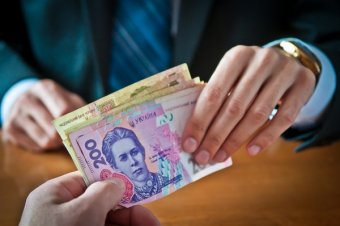 Середня зарплата в Україні зросла на 520 гривень