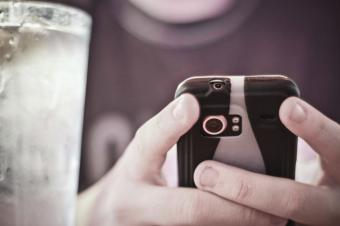 Можно отключить? Директор школы в США будет платить ученикам за отказ от гаджетов этим летом