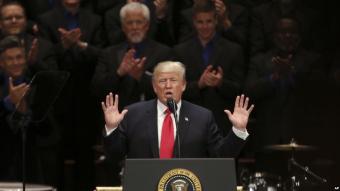 Президент Трамп вшанував ветеранів та обрушився з критикою на ЗМІ