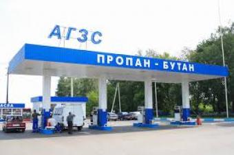 На українських АЗС продовжує дешевшати газ