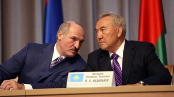 Лукашенко передал Назарбаеву уникальные документы