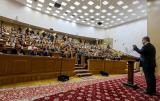 Порошенко прервал встречу со студентами из-за звонка Гройсмана