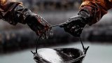 Цены на нефть снижаются после роста накануне