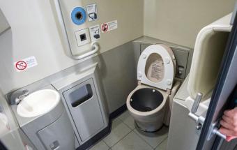 «Укрзалізниця» хоче купити туалети по мільйону гривень за штуку
