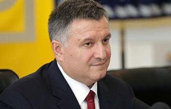 Аваков приобретет у земляков автономера на 17 млн грн