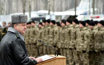 Порошенко объявил демобилизацию в мае-июле
