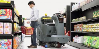 WalMart начал тестировать в магазинах роботов-уборщиков, США