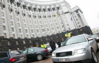 Скандальні єврономери: трьох власників авто оштрафували на 1,6 млн гривень