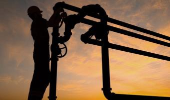 Нефть дешевеет из-за заявления министра энергетики Саудовской Аравии