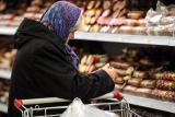 Кабмин, вероятно, не рискнет отпустить цены на социальные продукты - эксперт