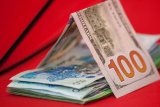 &laquo;Междусобойчики&raquo; 15-25 игроков формируют официальный курс тенге в Казахстане - депутат
