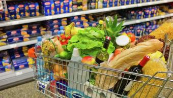 Казахстанцям вигідніше купувати імпортні продукти харчування