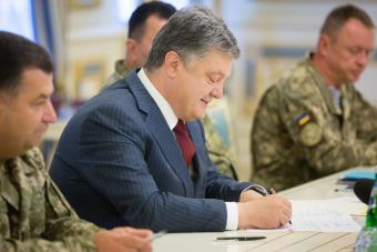Порошенко підписав закони про посилення соцзахисту військовослужбовців та членів їхніх сімей