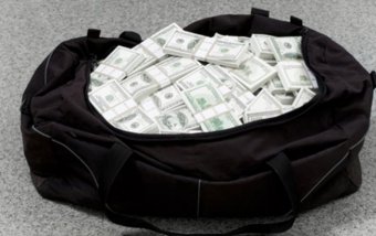 В Киеве грабители забрали сумку со $100 тысячами