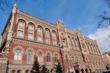 НБУ продлил ограничение продажи инвалюты физлицам и запретил обналичивание инвалюты с карт