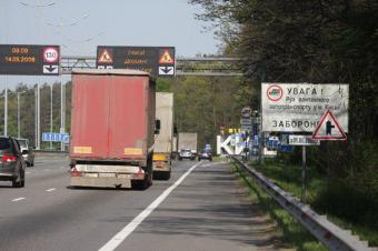 Укравтодор запретил движение грузовиков в городах днем