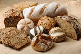 Уже не свиням: в Україні удвічі менше печуть хліба