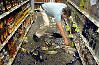 Чи потрібно платити за розбиті пляшки в супермаркеті: відповідь юриста