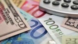 Гривня на міжбанку торгується близько 27,90 за долар