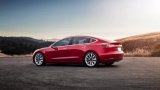 Электрокаром Tesla можно будет управлять со смартфона