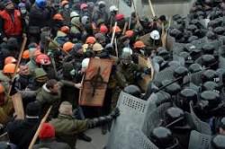 В Києві тривають масові заворушення