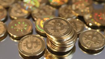 Курс биткоина достиг рекорда с 2014 года