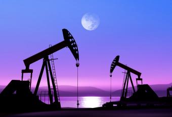 Світові ціни на нафту знижуються через рецесію в Японії і прогноз IEA