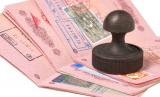Очередь в визовых центрах продают за 2500 грн
