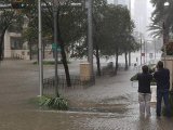 Трамп: последствия ураганов в США незначительно замедлят рост экономики