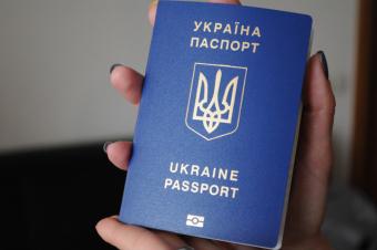 З 23 березня МЗС України оформляє закордонні паспорти виключно нового зразка