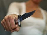 В Киеве девушка с ножом ограбила обменник