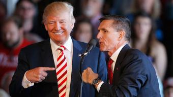 WSJ: экс-помощник Трампа мог быть причастен к поискам писем Клинтон