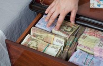 На Київщині мати подарувала синові-податківцю 2 млн гривень