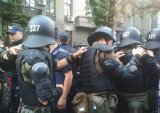Мітинг &laquo;єврономерів&raquo;: одного протестувальника заарештували за спробу вдарити депутата