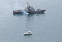 Около Севастопольского отряда морской охраны находятся военнослужащие ЧФ РФ